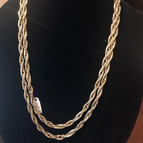 Jewelry - Pre owned long gold plated